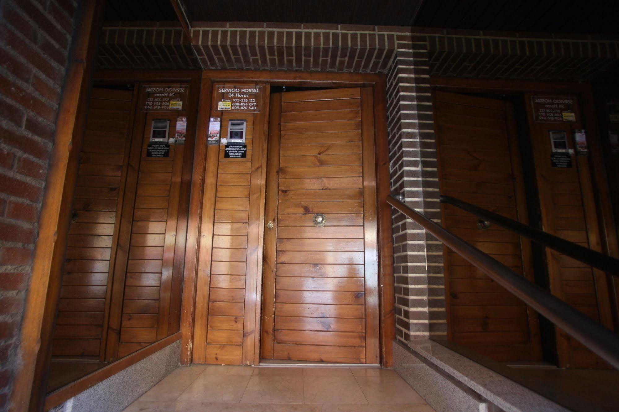 Hostal Caballeros Σορία Εξωτερικό φωτογραφία